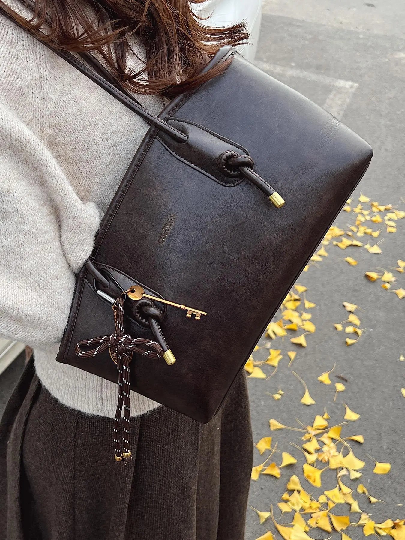 26 Women'S Elegant Solid Color Hobo Shoulder Bag, Everyday Shoulder Bag, Fashionable Large Capacity Crossbody Bag for Daily Used, Casual Trendy Versatile High-Quality Daily Commuting Bag