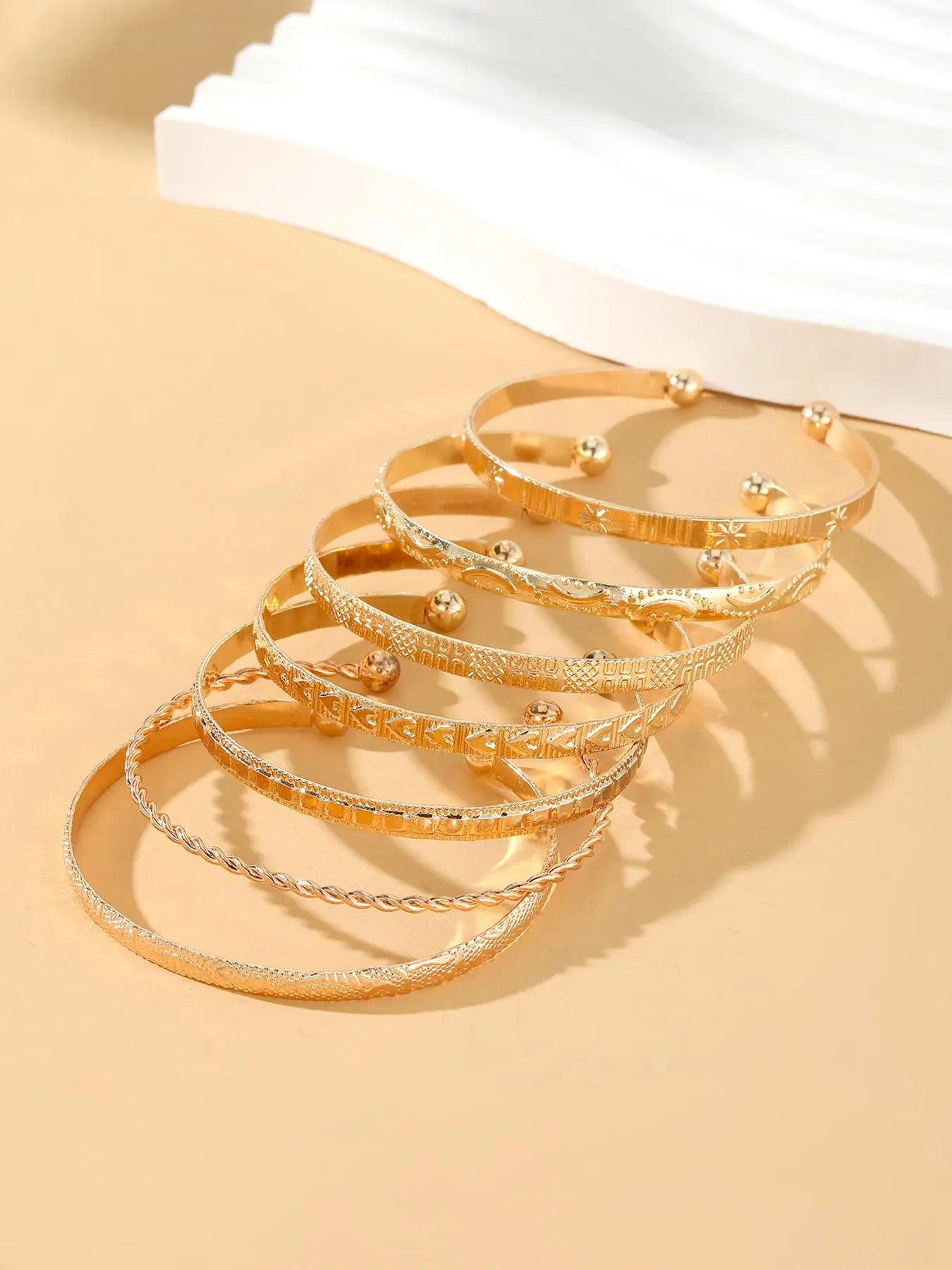 Geometric & Heart Design Cuff Gypsy Bangles as Gift for Girlfriend, Texture Metal Twist Design Bracelet on Wrist, Elegant Matching Jewelry, Classic Fashion Accessories for Daily Wear, Stackable Bracelets for Wife